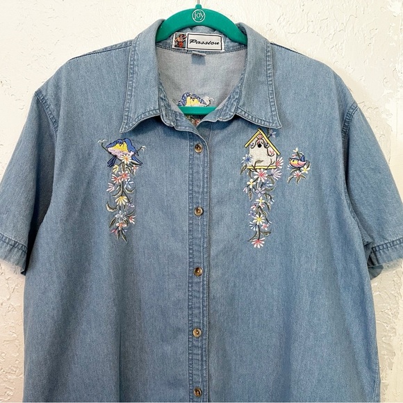 Vintage 90’s lightweight denim short sleeve button up with bird embroidery - Picture 2 of 8